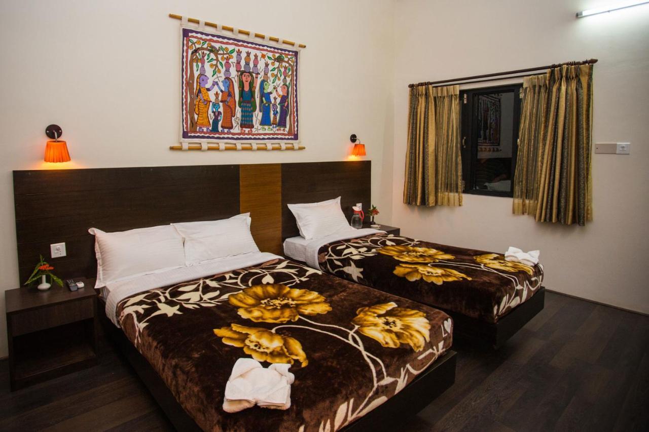 Chitwan Adventure Resort Sauraha Zimmer foto